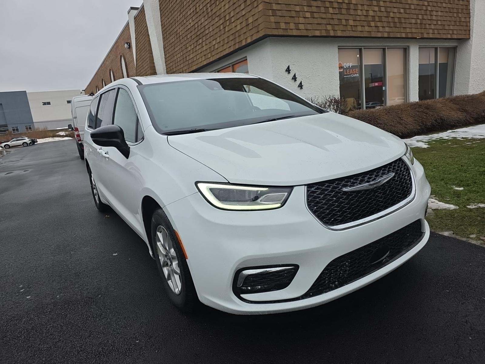 2025 Chrysler Pacifica Select FWD