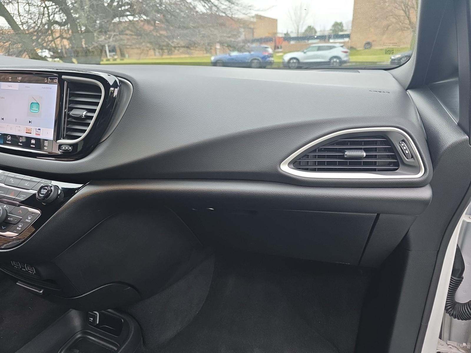 2025 Chrysler Pacifica Select FWD