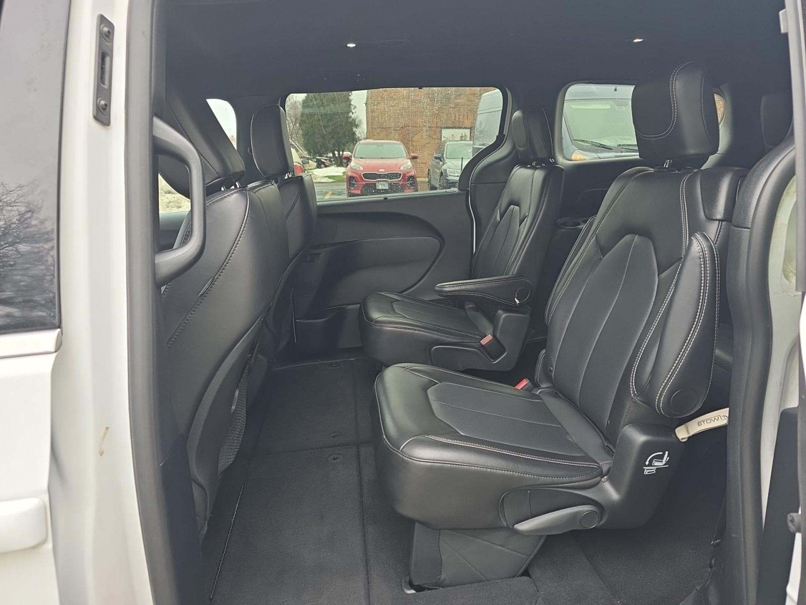 2025 Chrysler Pacifica Select FWD
