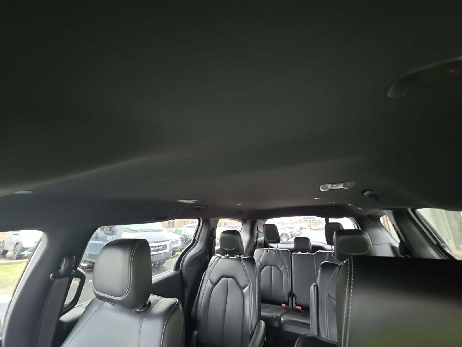 2025 Chrysler Pacifica Select FWD