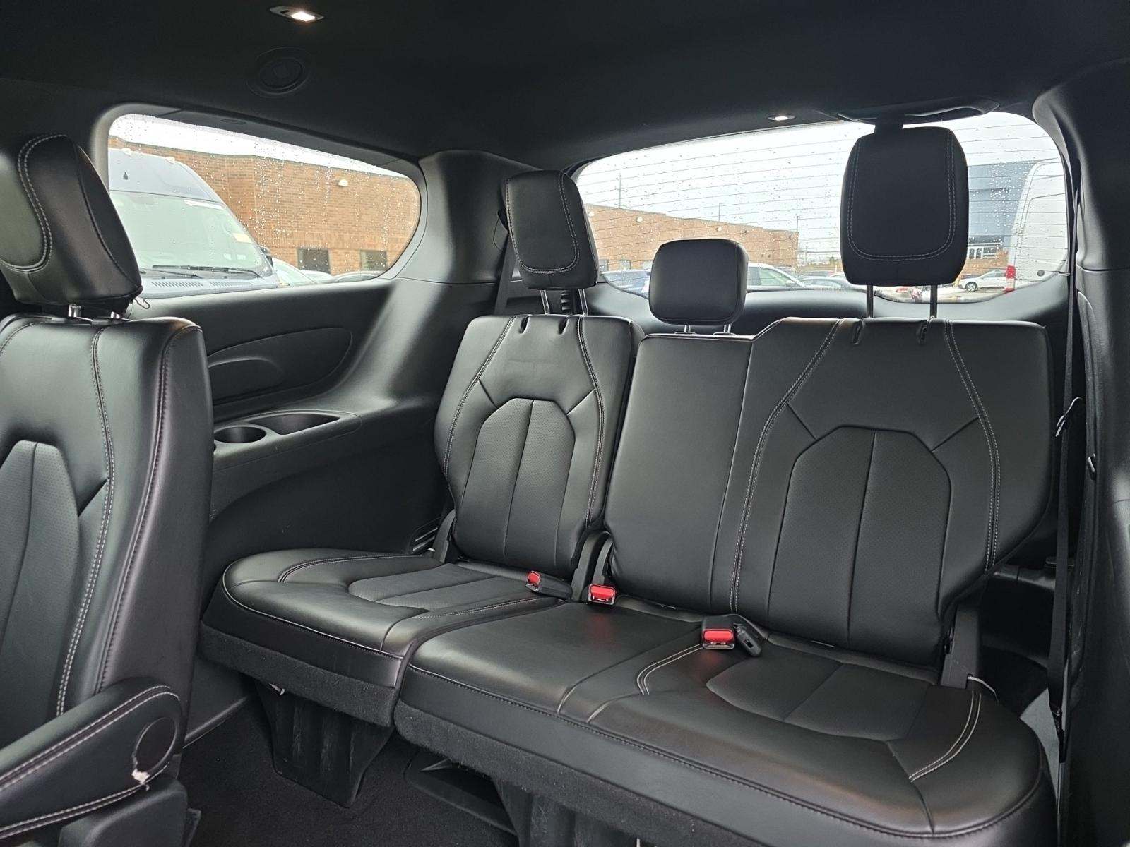 2025 Chrysler Pacifica Select FWD