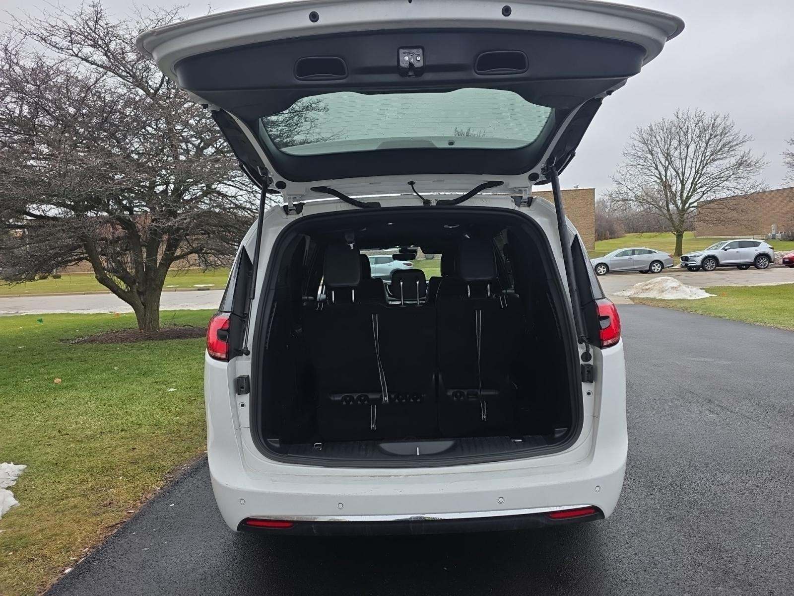 2025 Chrysler Pacifica Select FWD