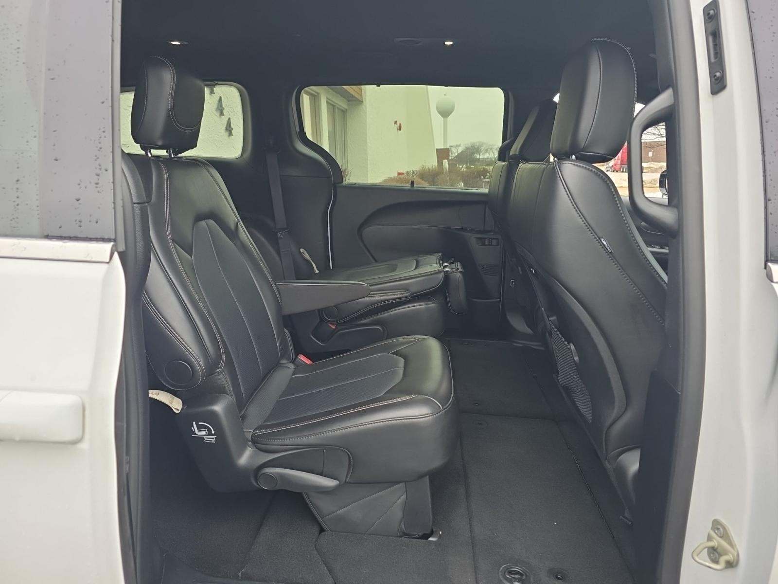 2025 Chrysler Pacifica Select FWD