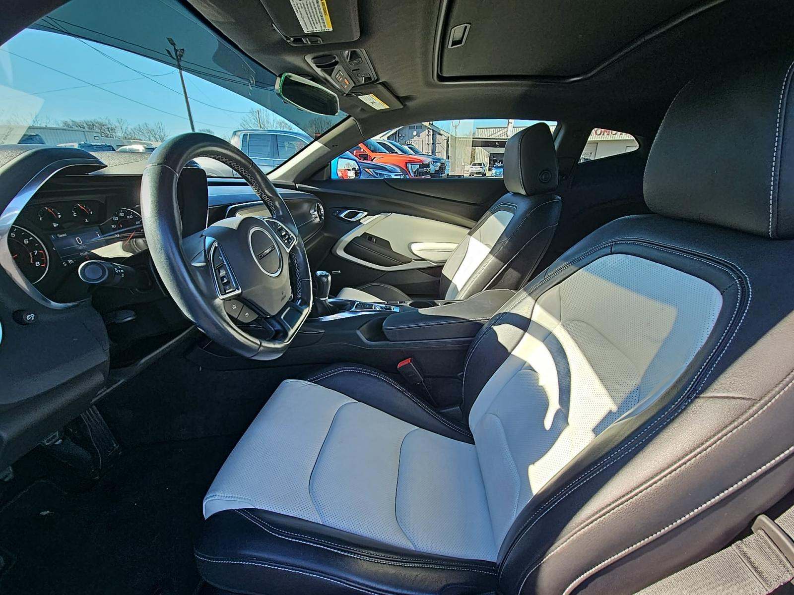 2022 Chevrolet Camaro 2LT RWD