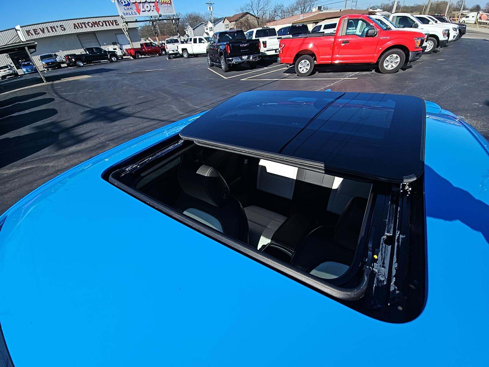 2022 Chevrolet Camaro 2LT RWD