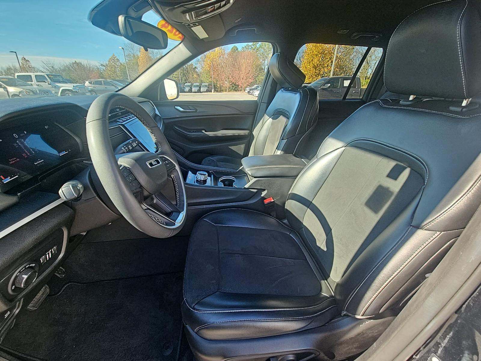 2024 Jeep Grand Cherokee Altitude AWD