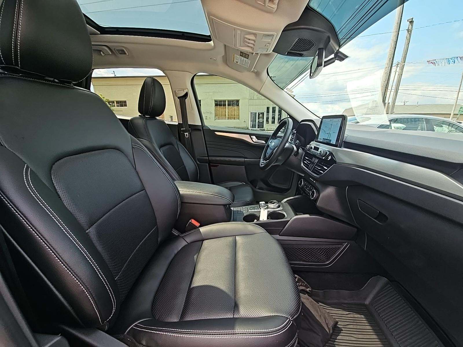 2022 Ford Escape Titanium AWD