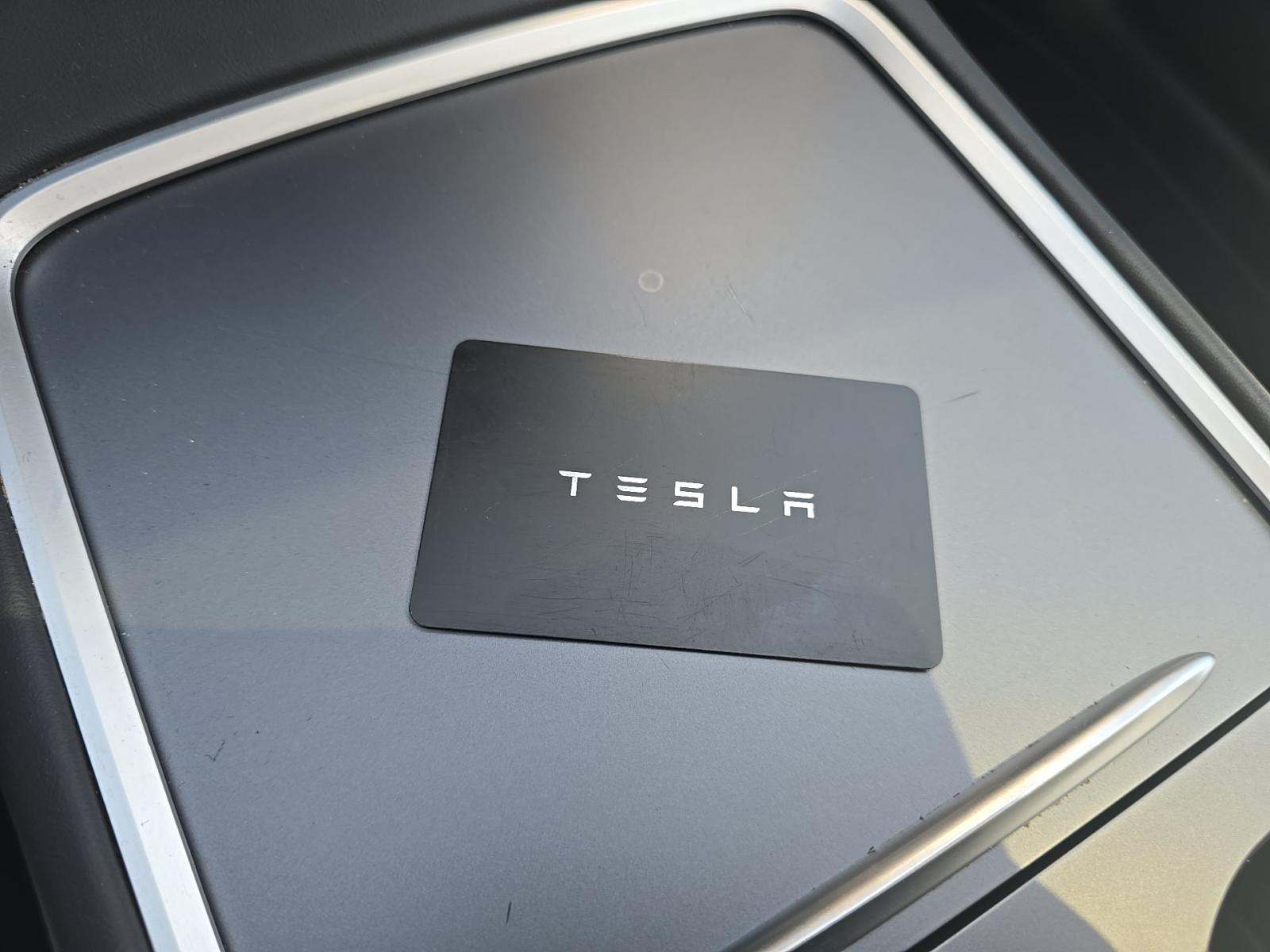 TESLA MODEL Y - 4