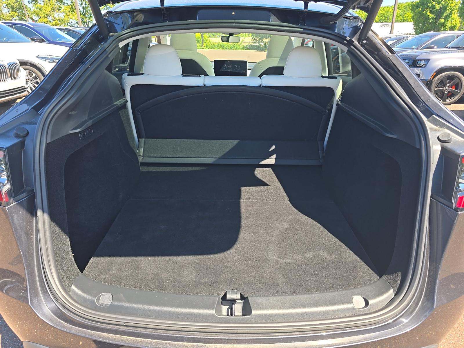 TESLA MODEL Y - 10