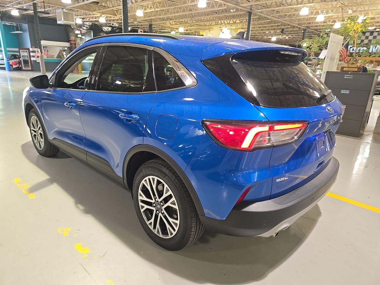 FORD ESCAPE - 2
