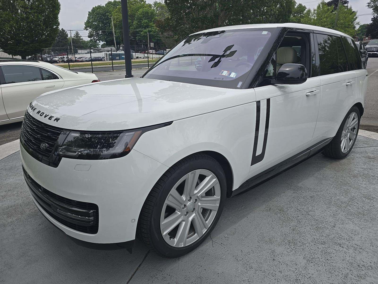 2023 Land Rover Range Rover SE AWD