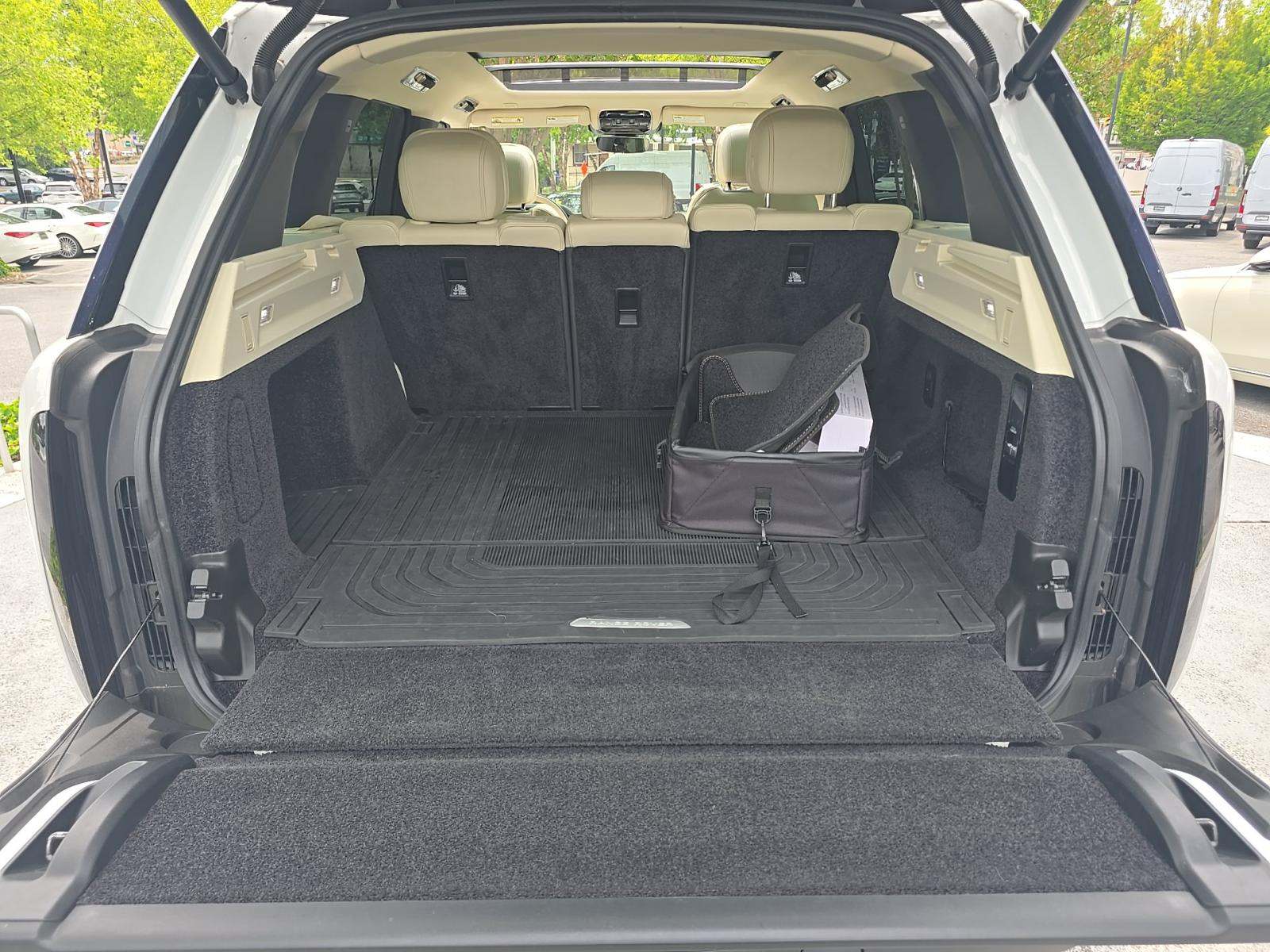 2023 Land Rover Range Rover SE AWD