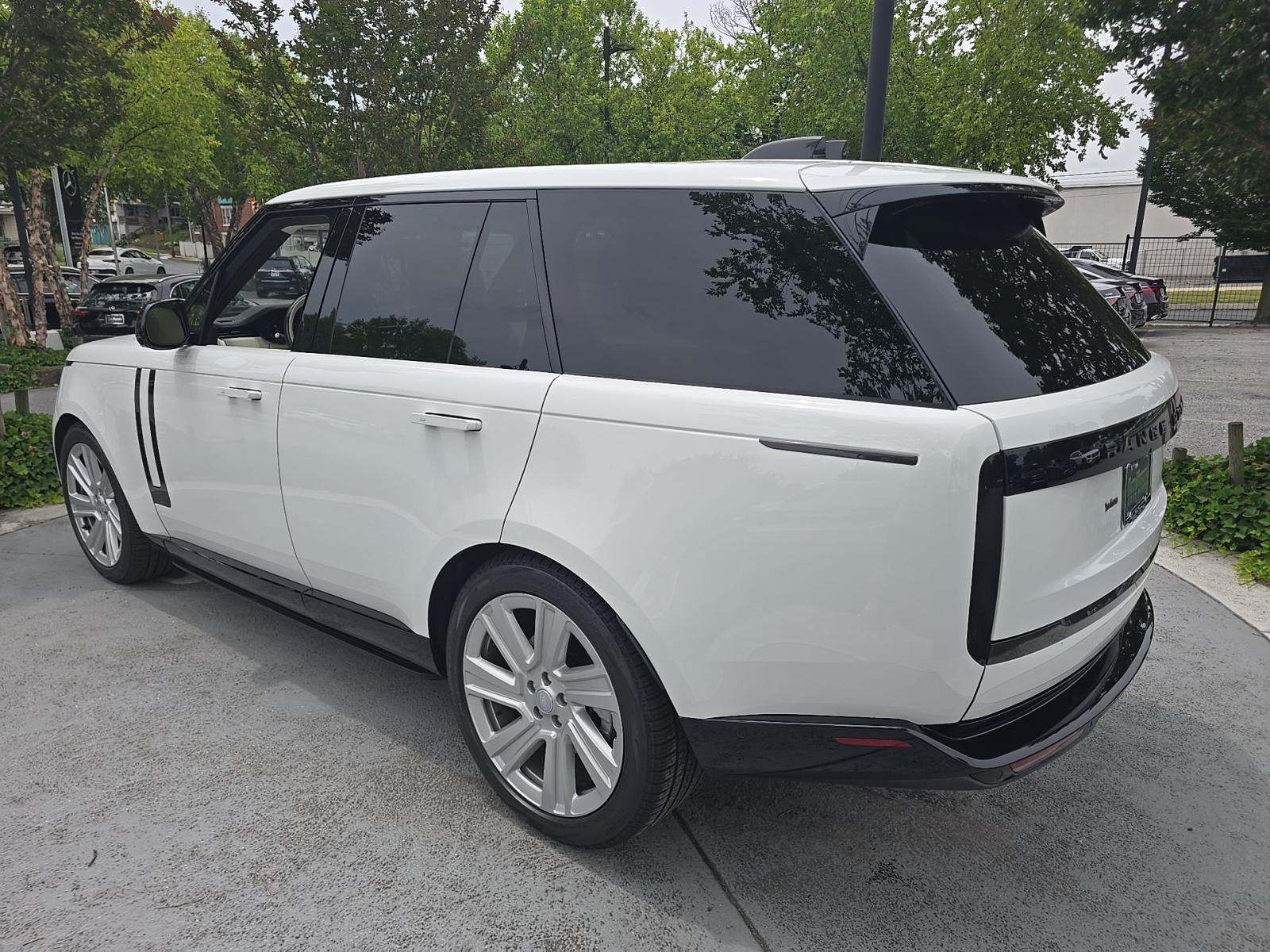 2023 Land Rover Range Rover SE AWD