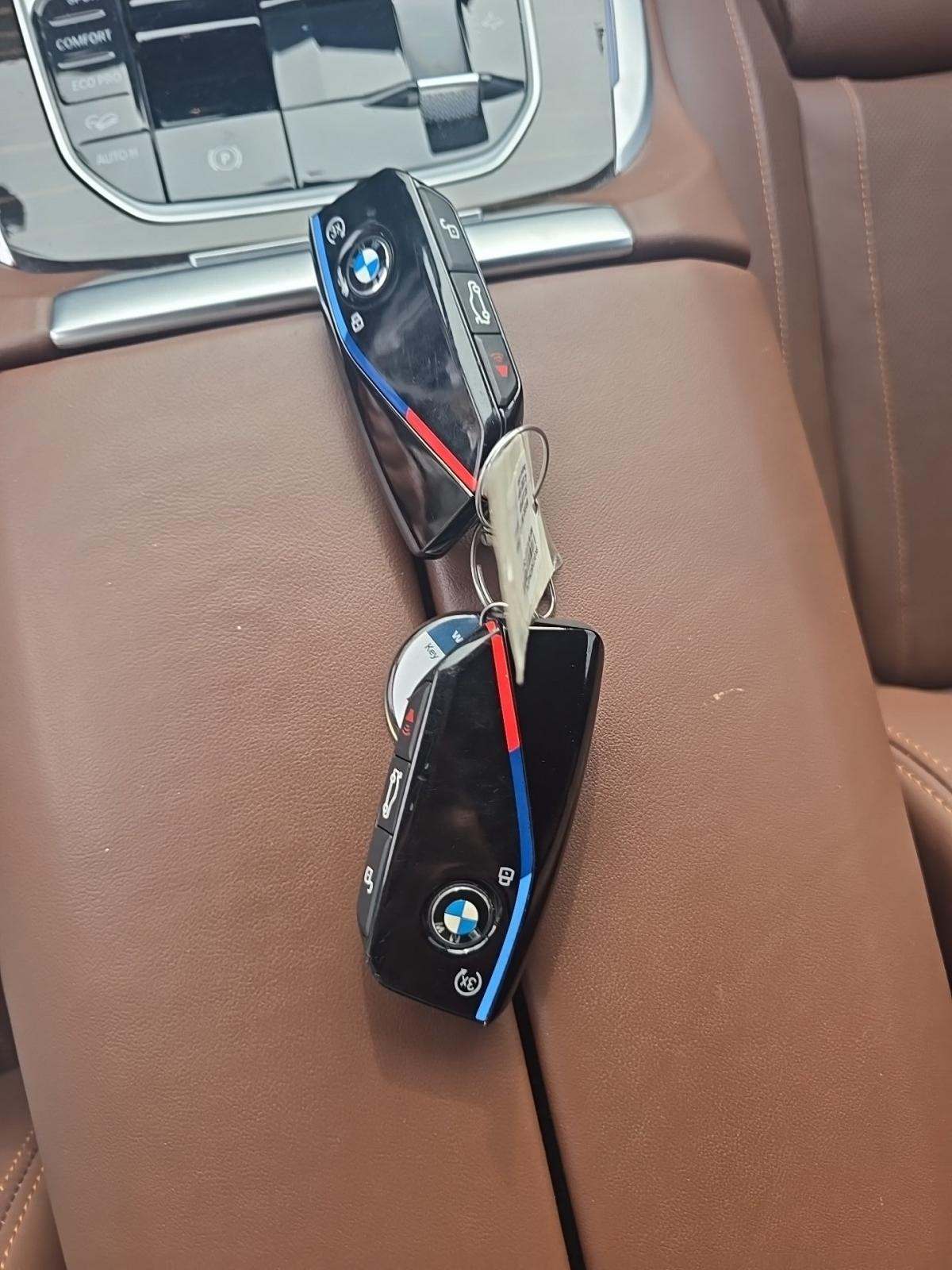 2024 BMW X7 M60i AWD