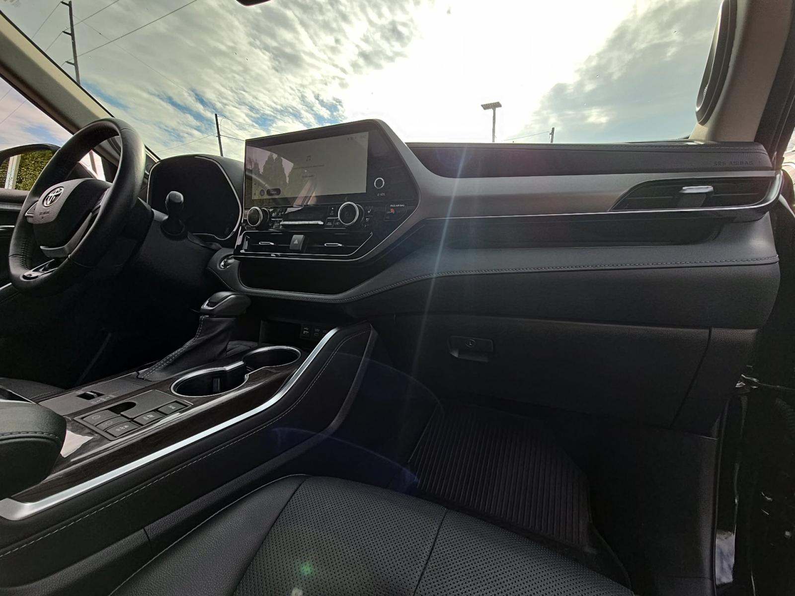 2023 Toyota Highlander Hybrid Limited AWD