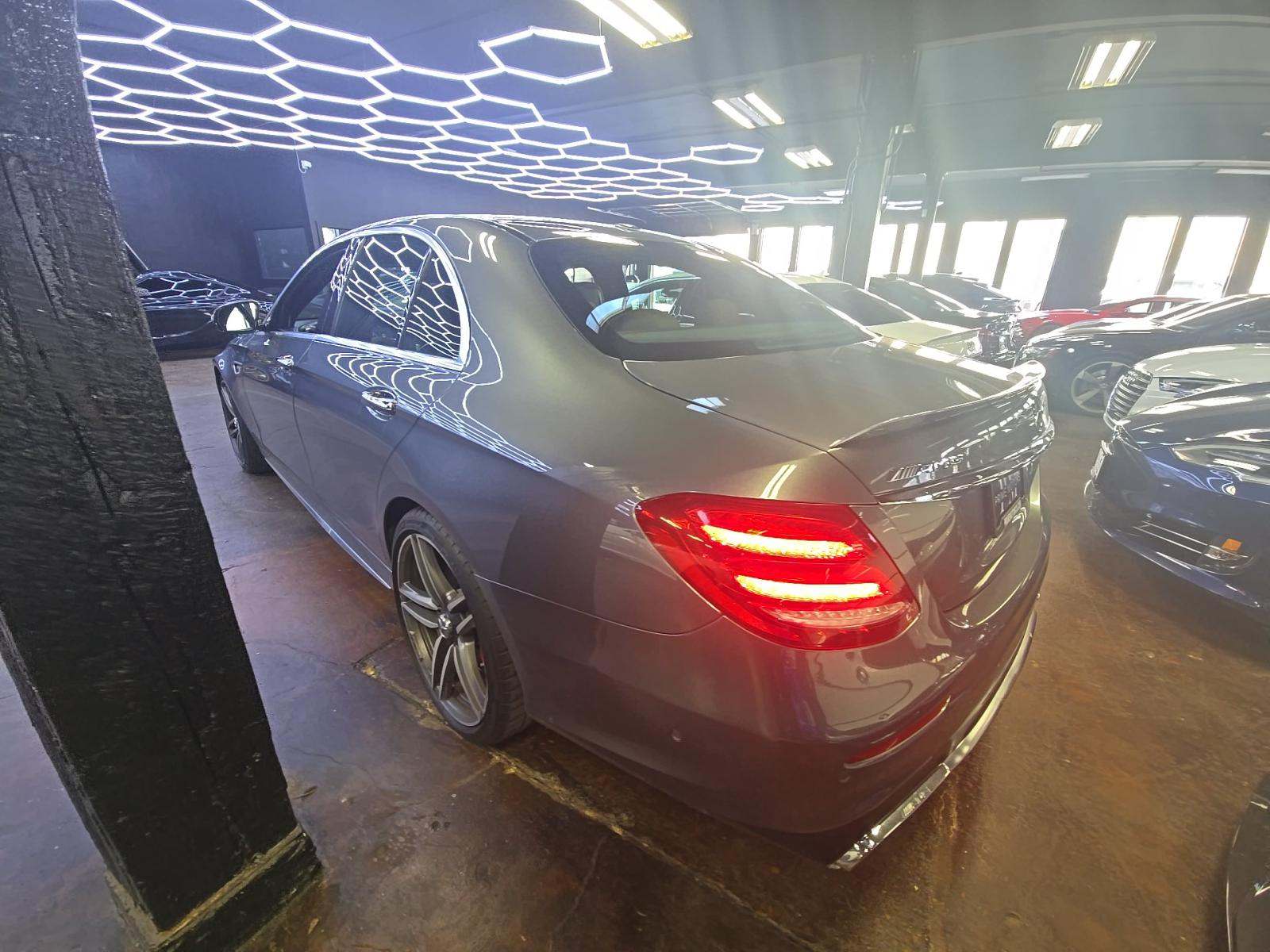 MERCEDES-BENZ E-CLASS - 2