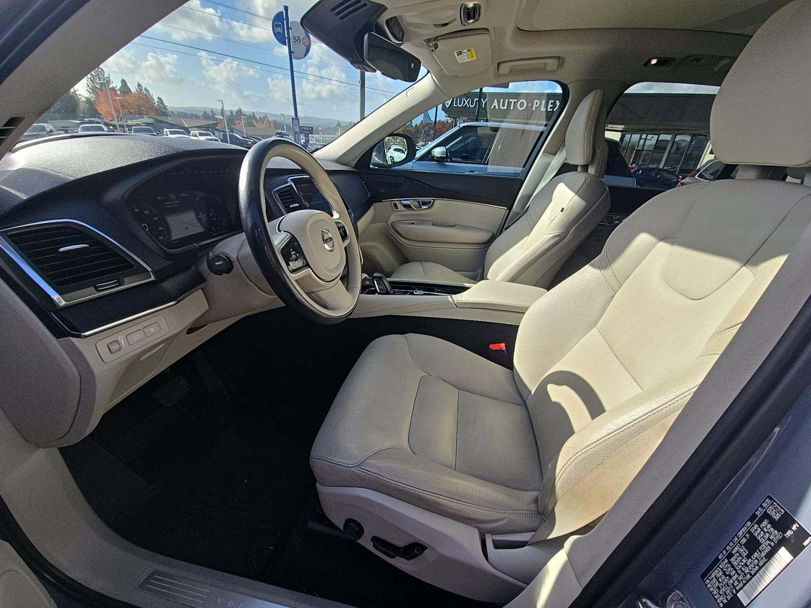 2020 Volvo XC90 Plug-In Hybrid T8 Momentum AWD