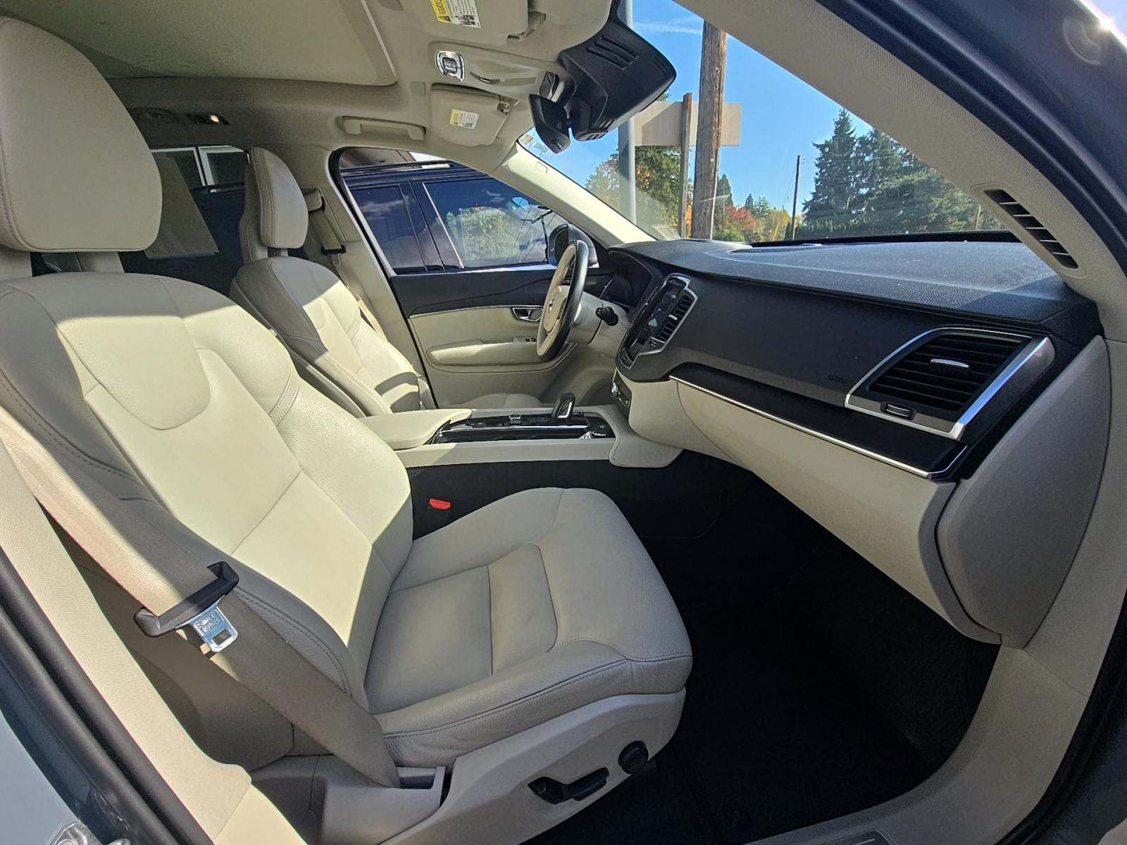 2020 Volvo XC90 Plug-In Hybrid T8 Momentum AWD