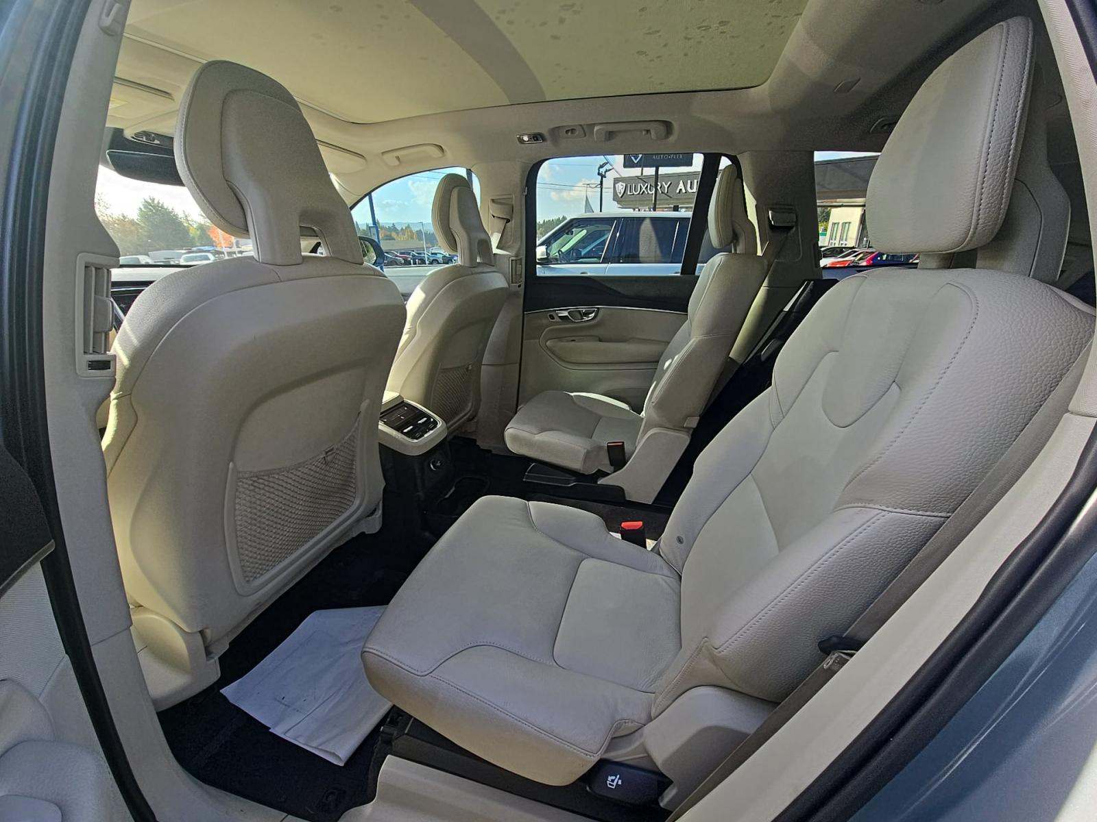 2020 Volvo XC90 Plug-In Hybrid T8 Momentum AWD