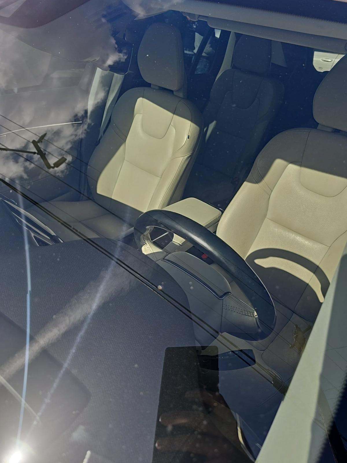 2020 Volvo XC90 Plug-In Hybrid T8 Momentum AWD