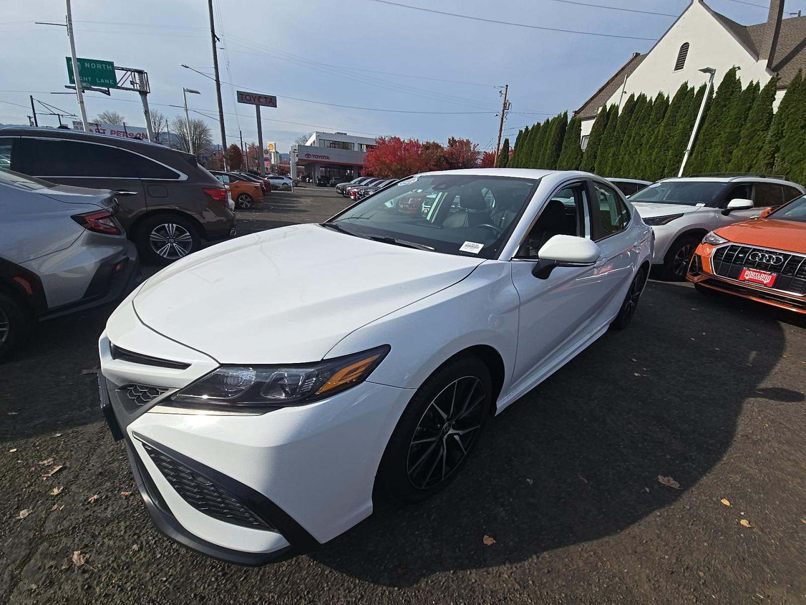 2024 Toyota Camry SE FWD