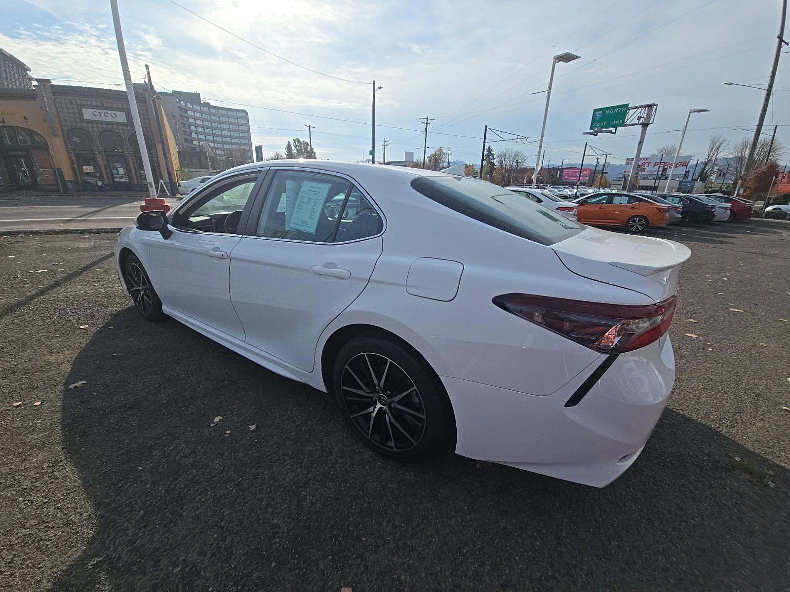 2024 Toyota Camry SE FWD