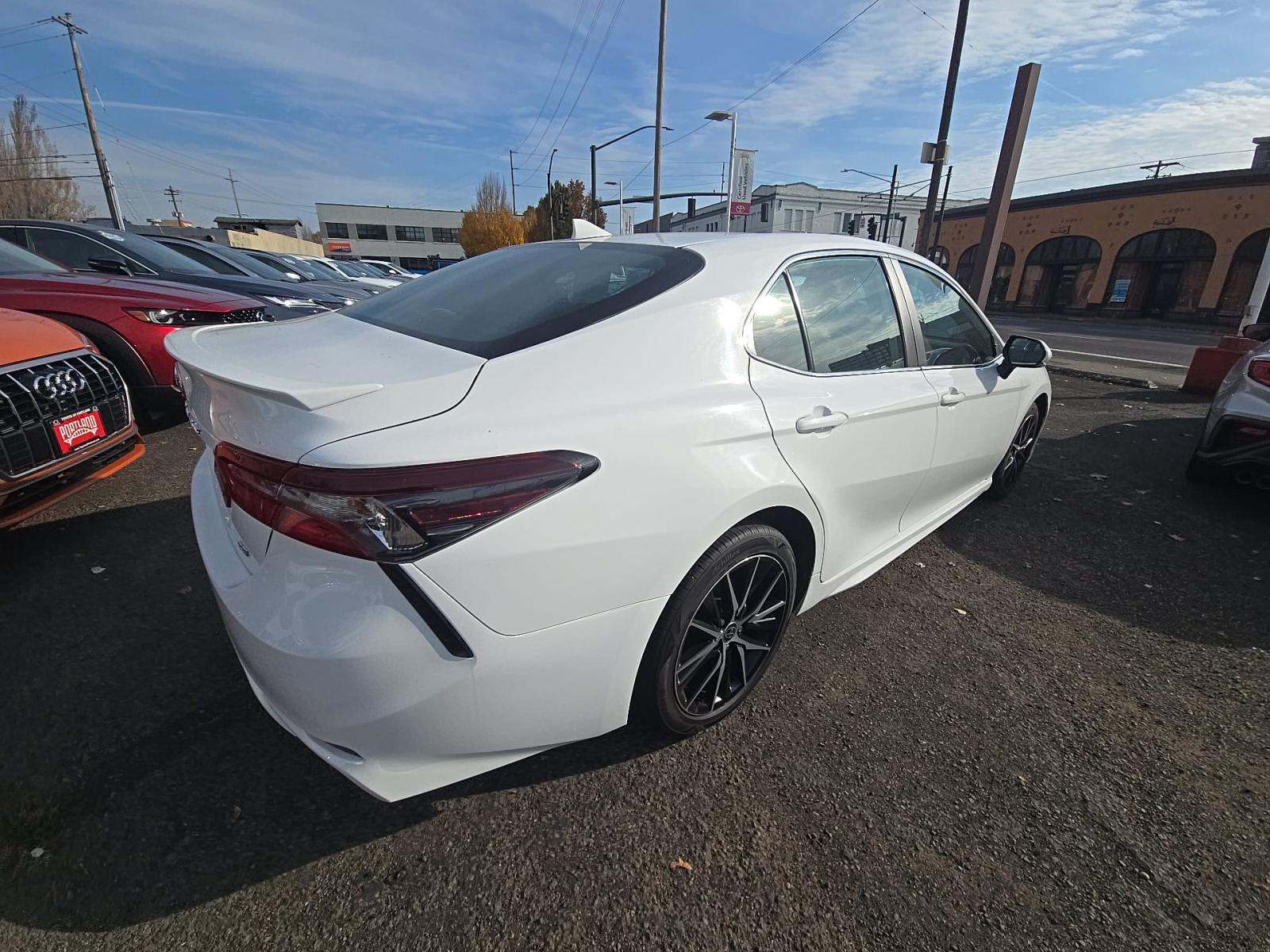 2024 Toyota Camry SE FWD