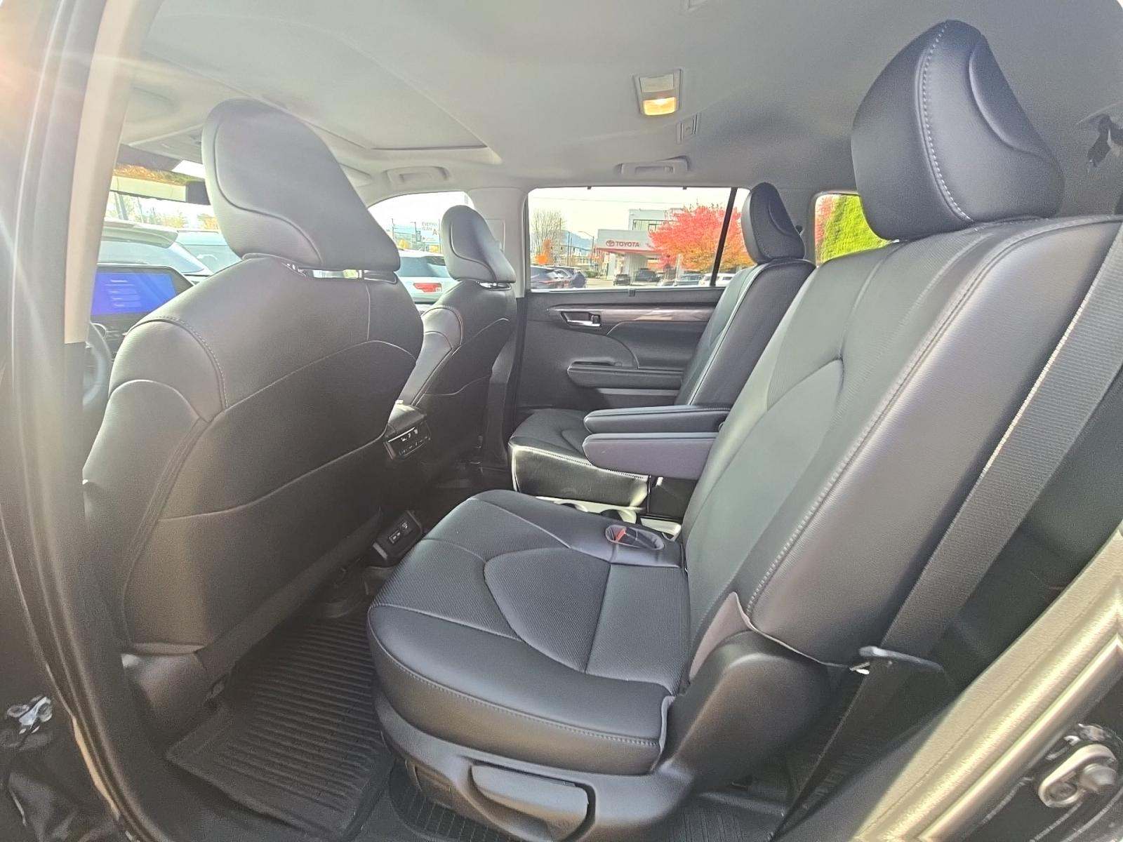 2023 Toyota Highlander Hybrid Limited AWD