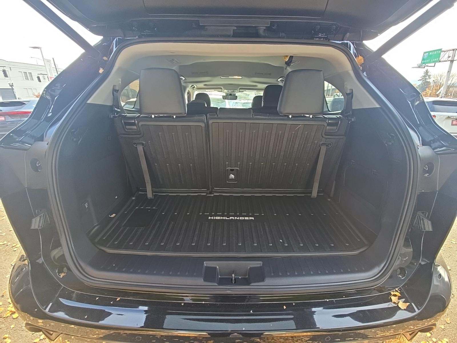 2023 Toyota Highlander Hybrid Limited AWD