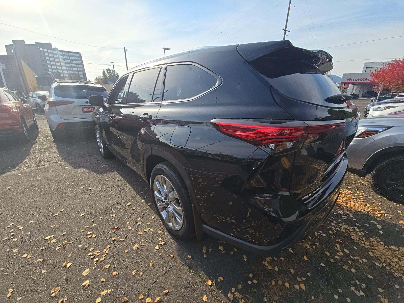 2023 Toyota Highlander Hybrid Limited AWD