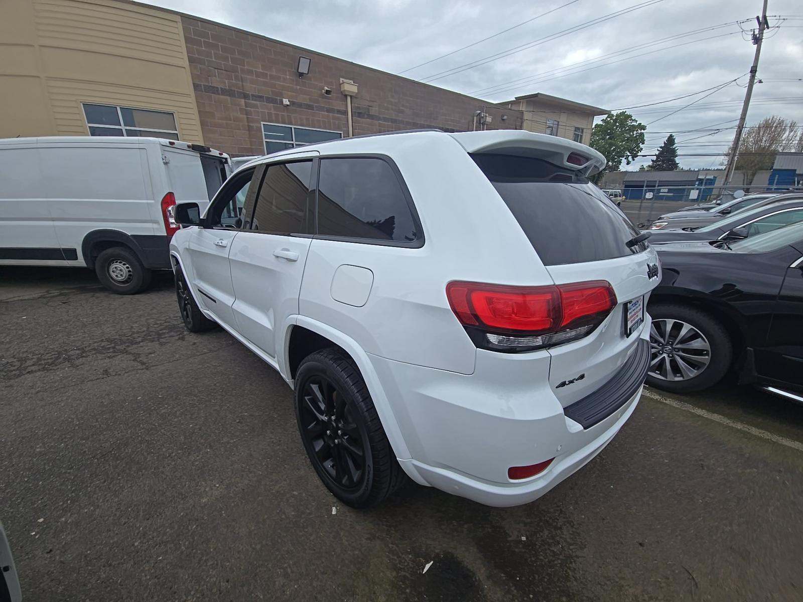 JEEP LAREDO ALTITUDE EDITION - 2