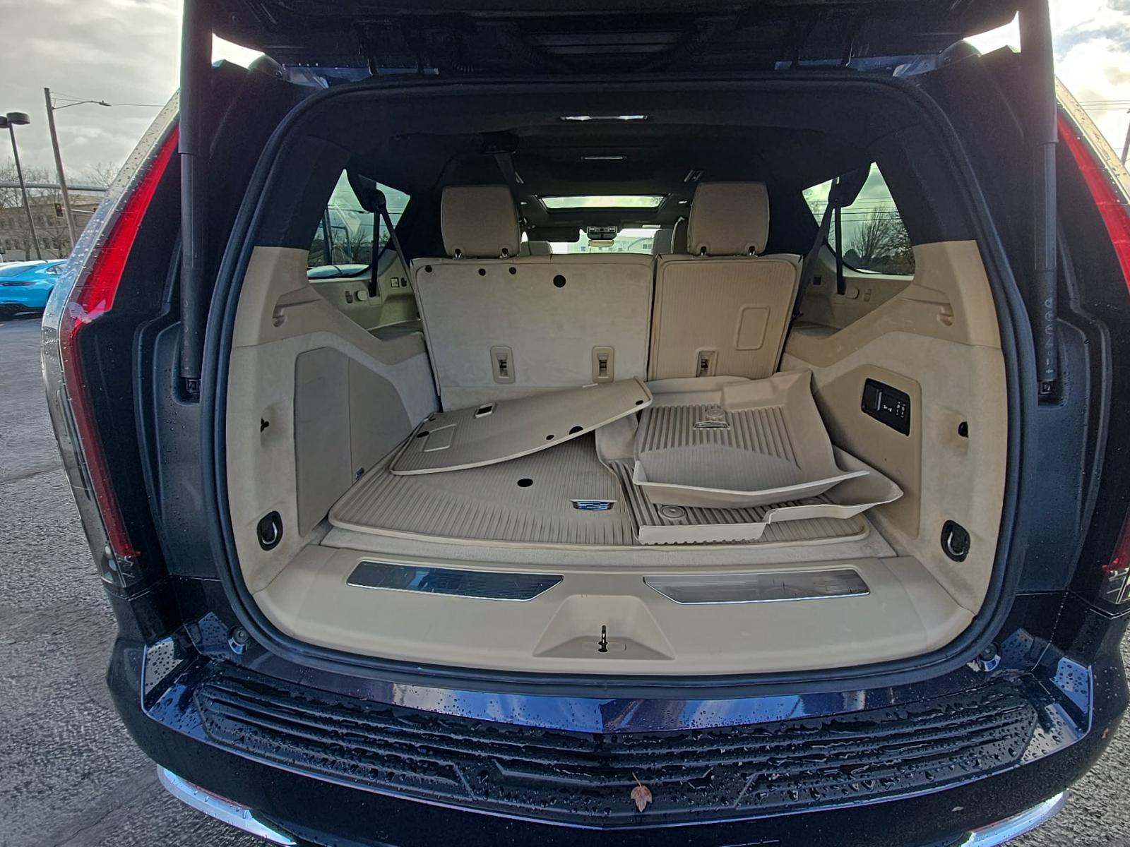 2022 Cadillac Escalade ESV Premium Luxury AWD