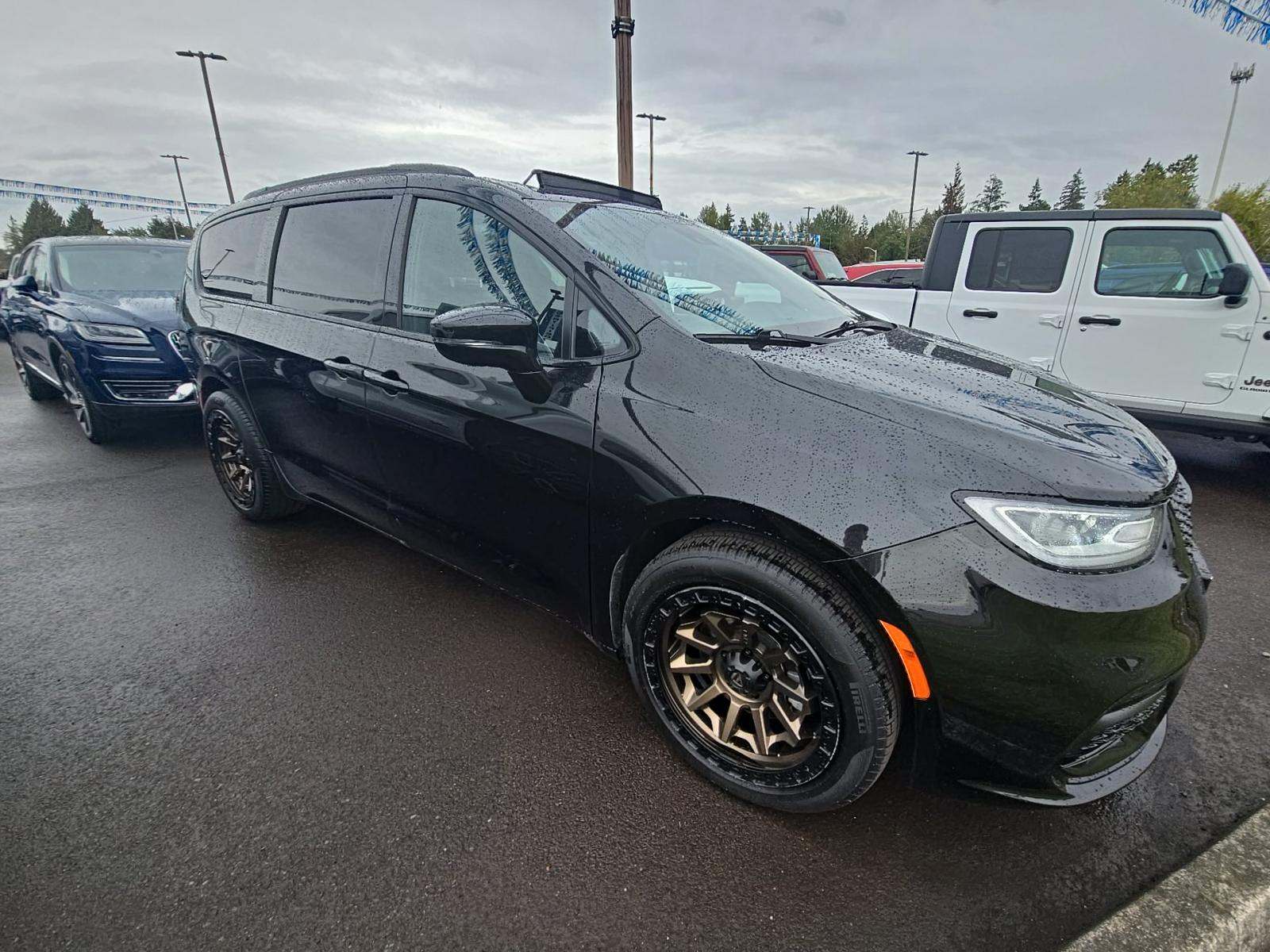 2024 Chrysler Pacifica Limited FWD