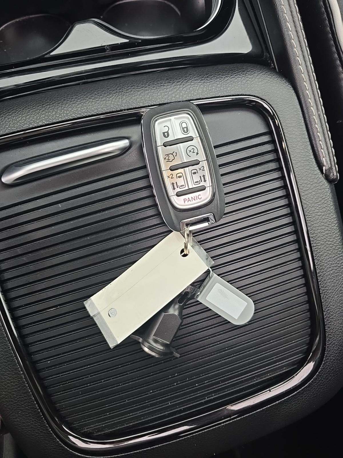 2024 Chrysler Pacifica Limited FWD