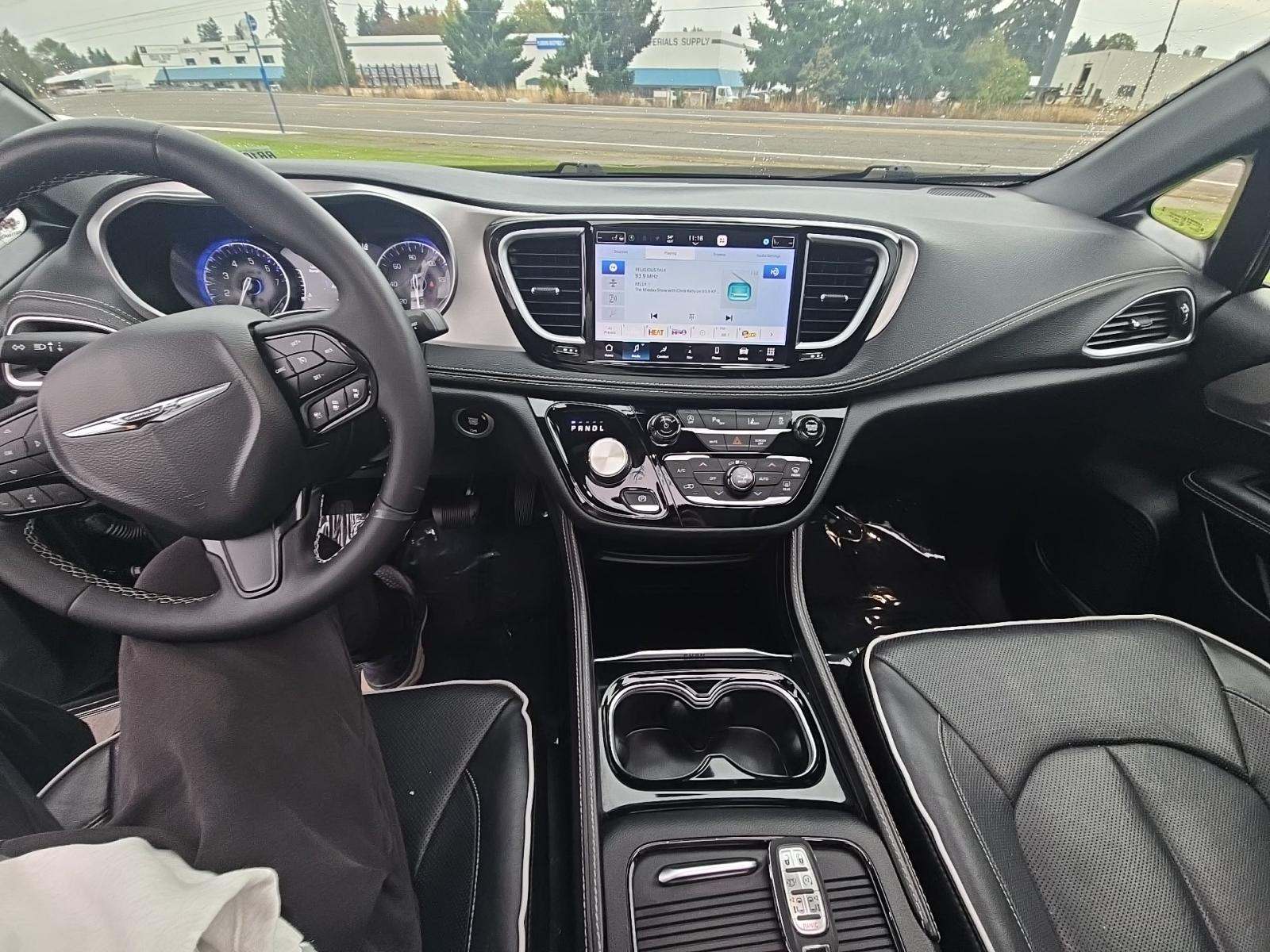 2024 Chrysler Pacifica Limited FWD