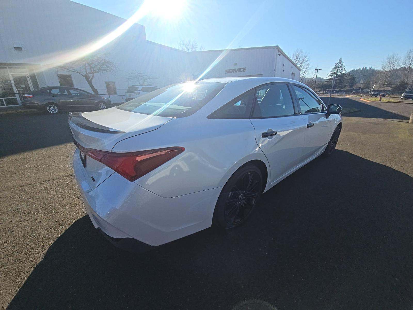 2022 Toyota Avalon Hybrid XSE Nightshade FWD