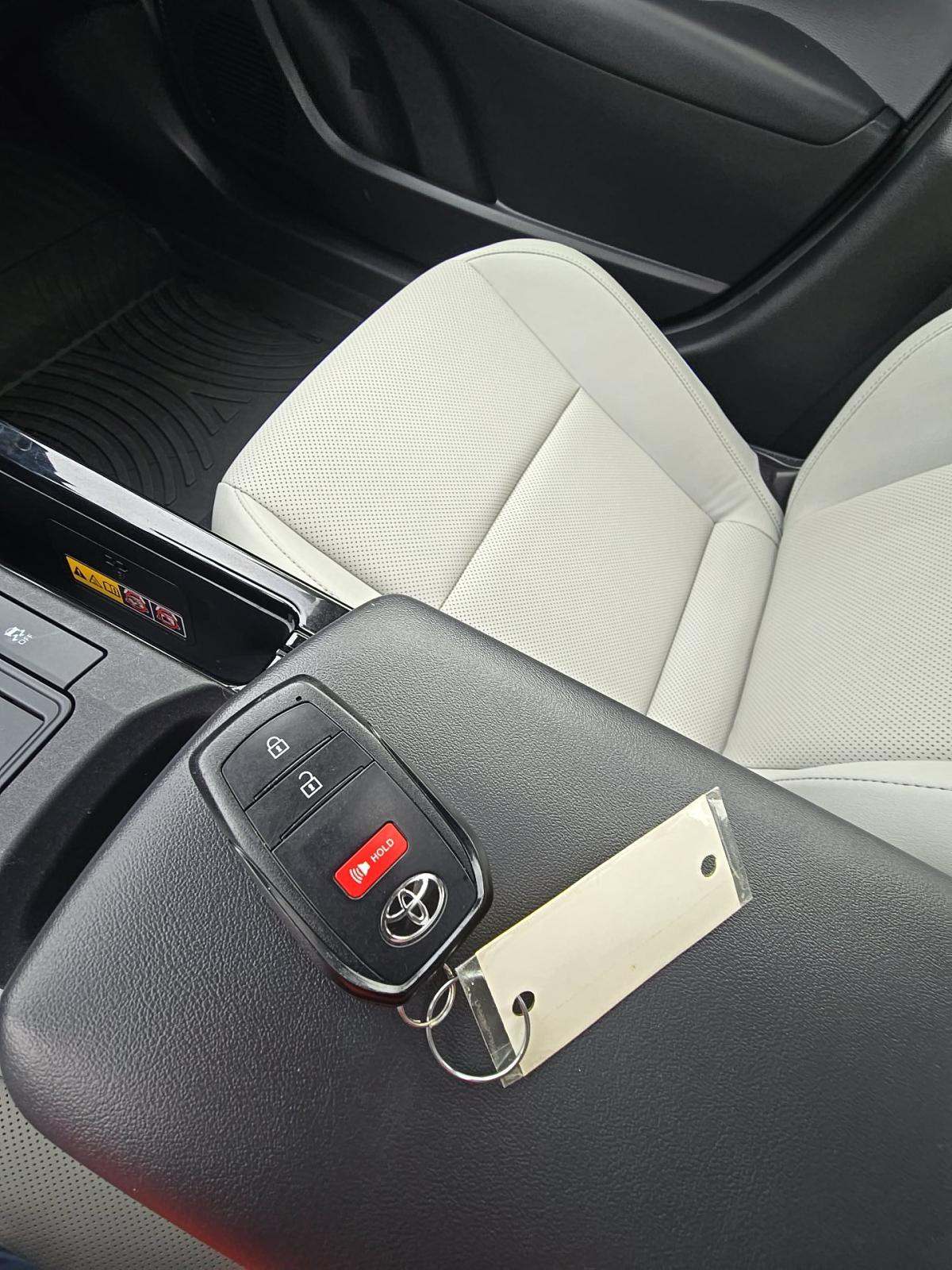 2024 Toyota Prius XLE FWD