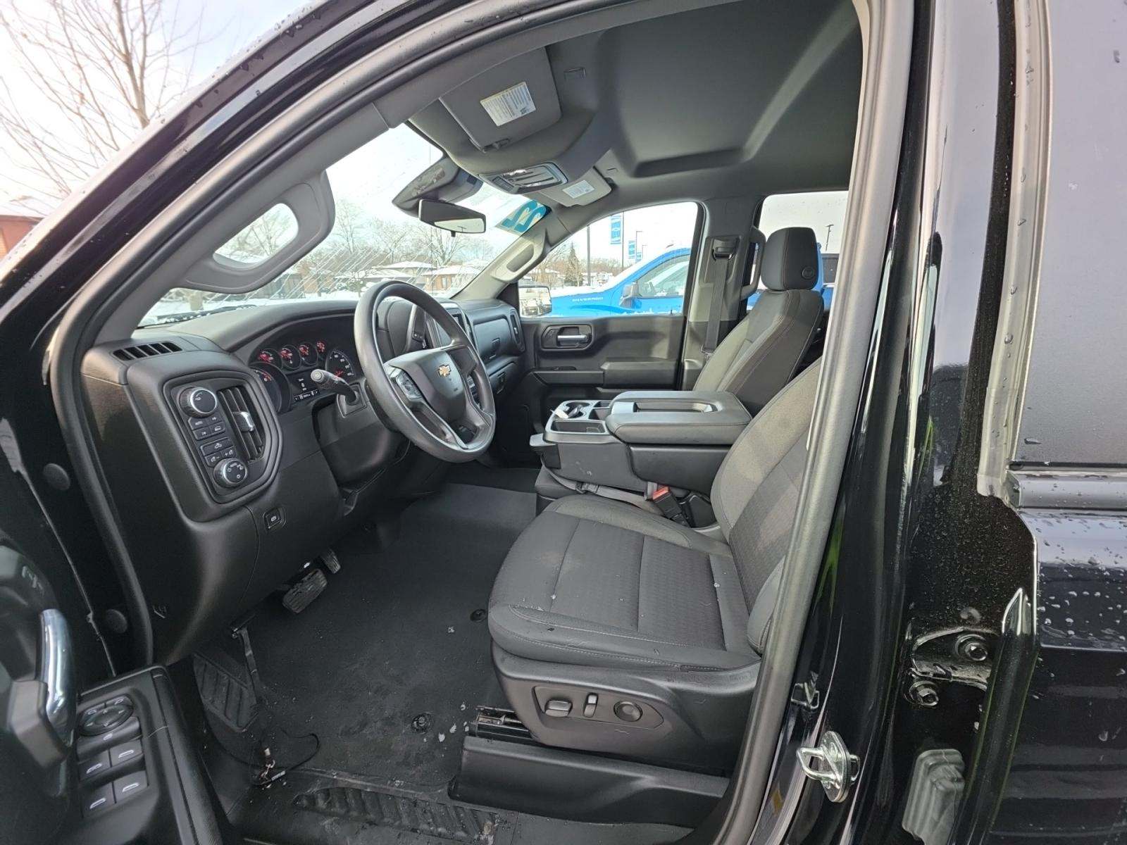 2022 Chevrolet Silverado 1500 Custom AWD