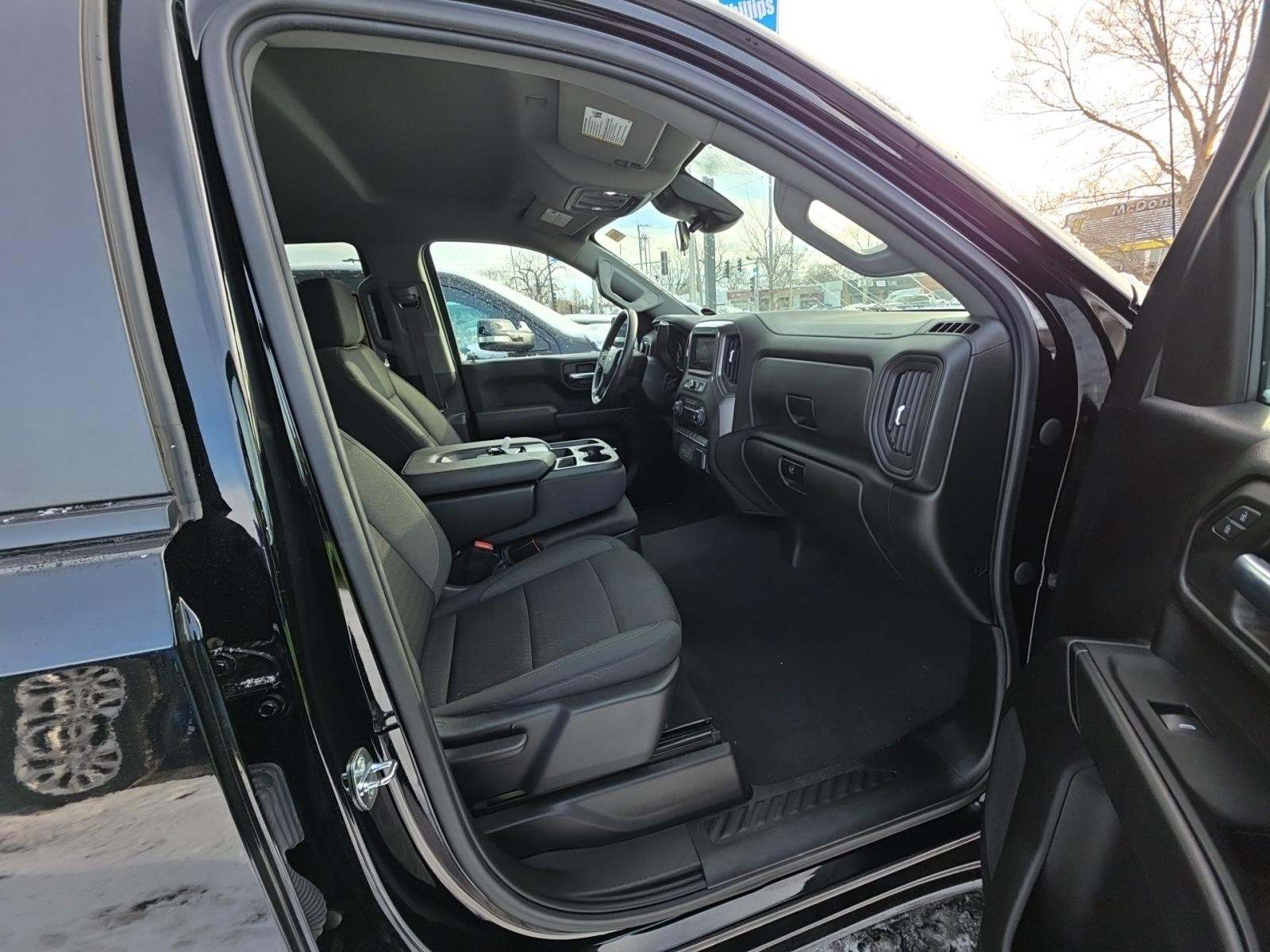 2022 Chevrolet Silverado 1500 Custom AWD