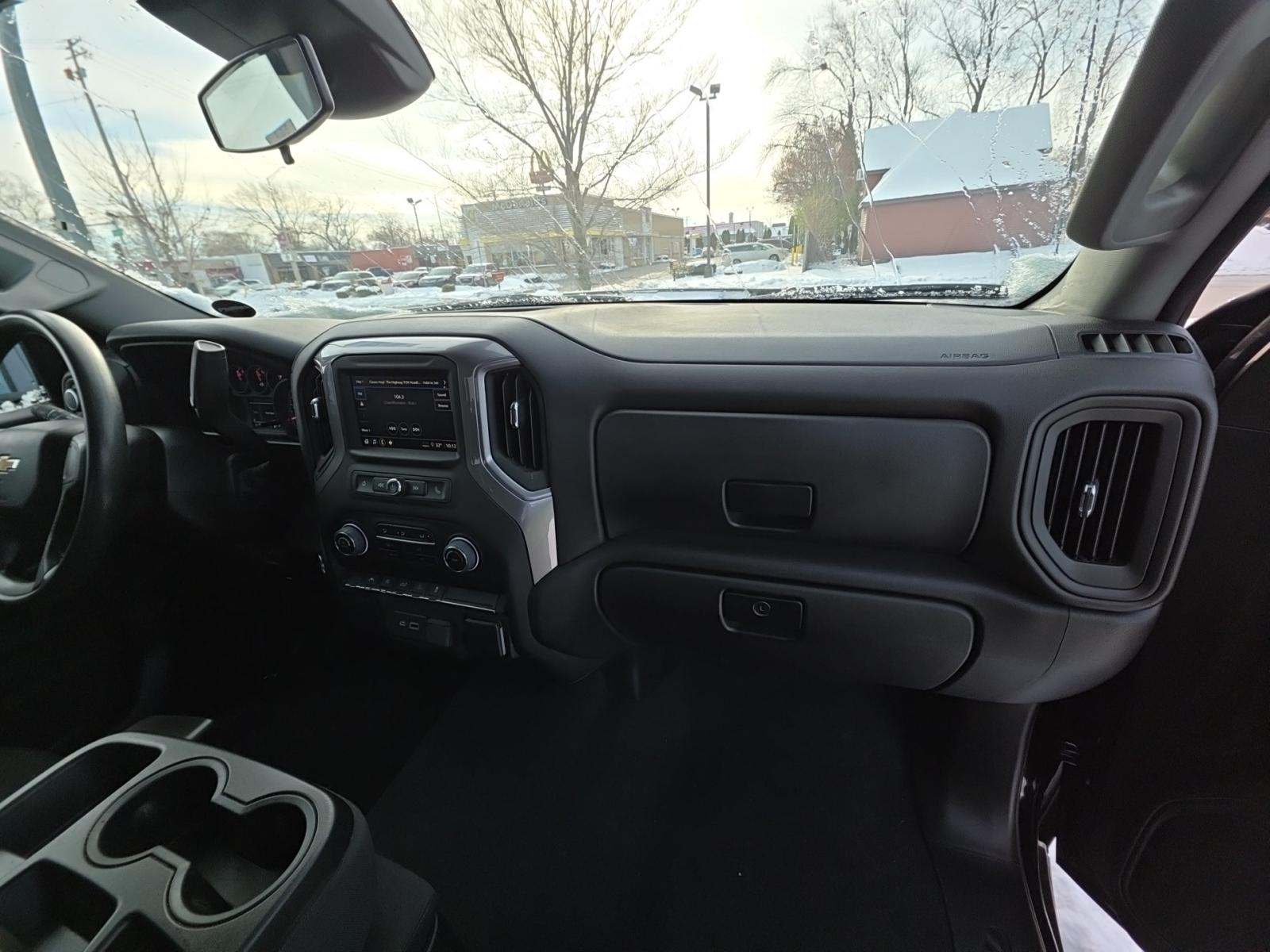 2022 Chevrolet Silverado 1500 Custom AWD