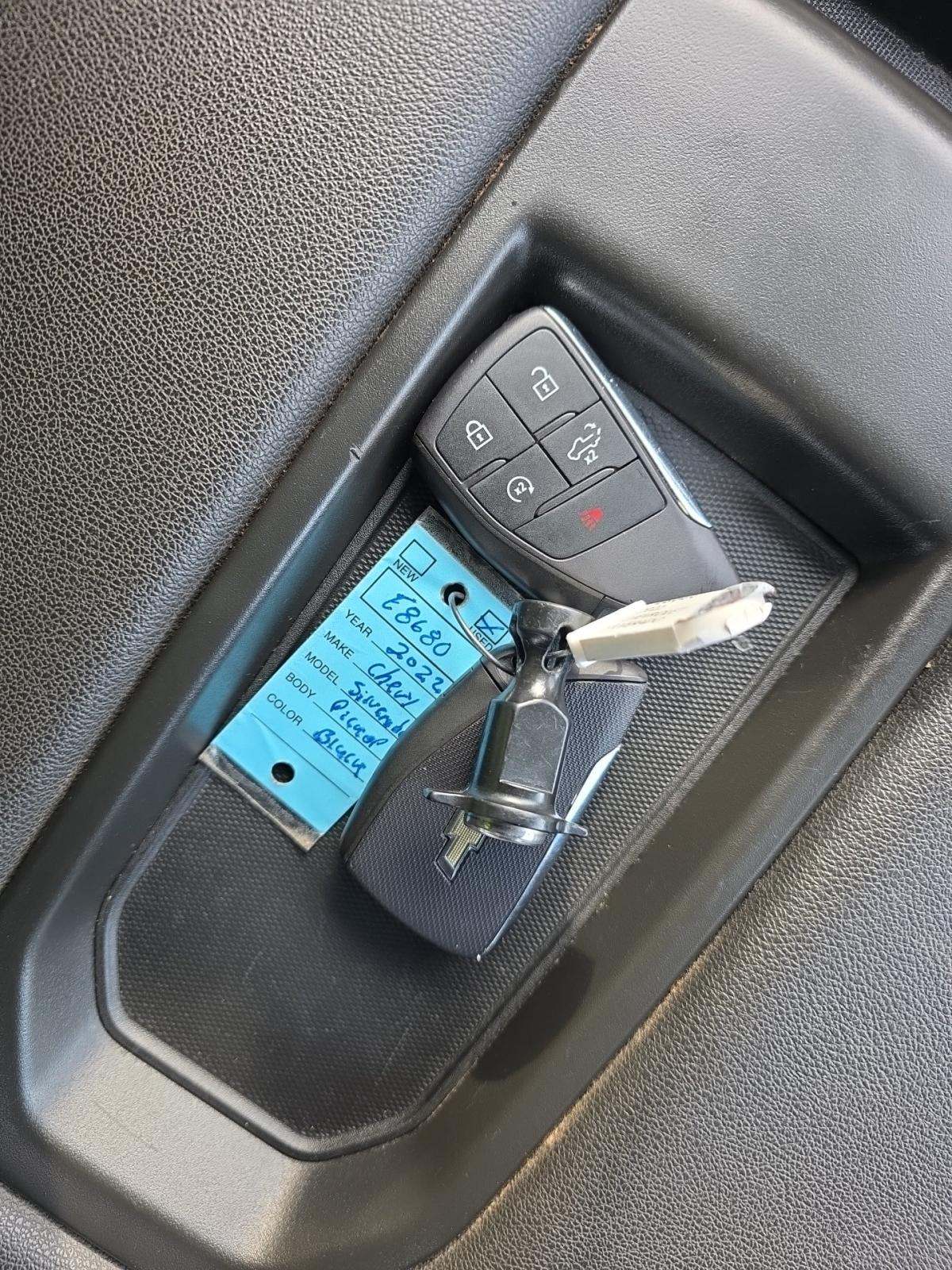 2022 Chevrolet Silverado 1500 Custom AWD