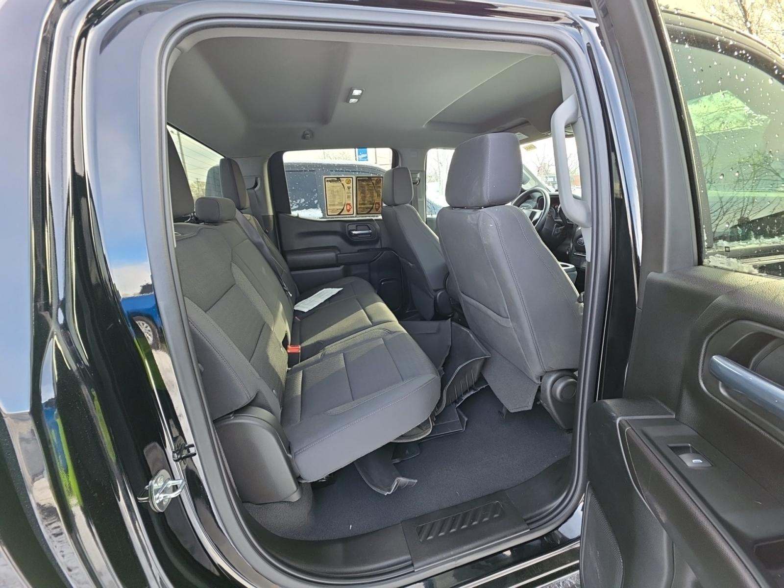 2022 Chevrolet Silverado 1500 Custom AWD