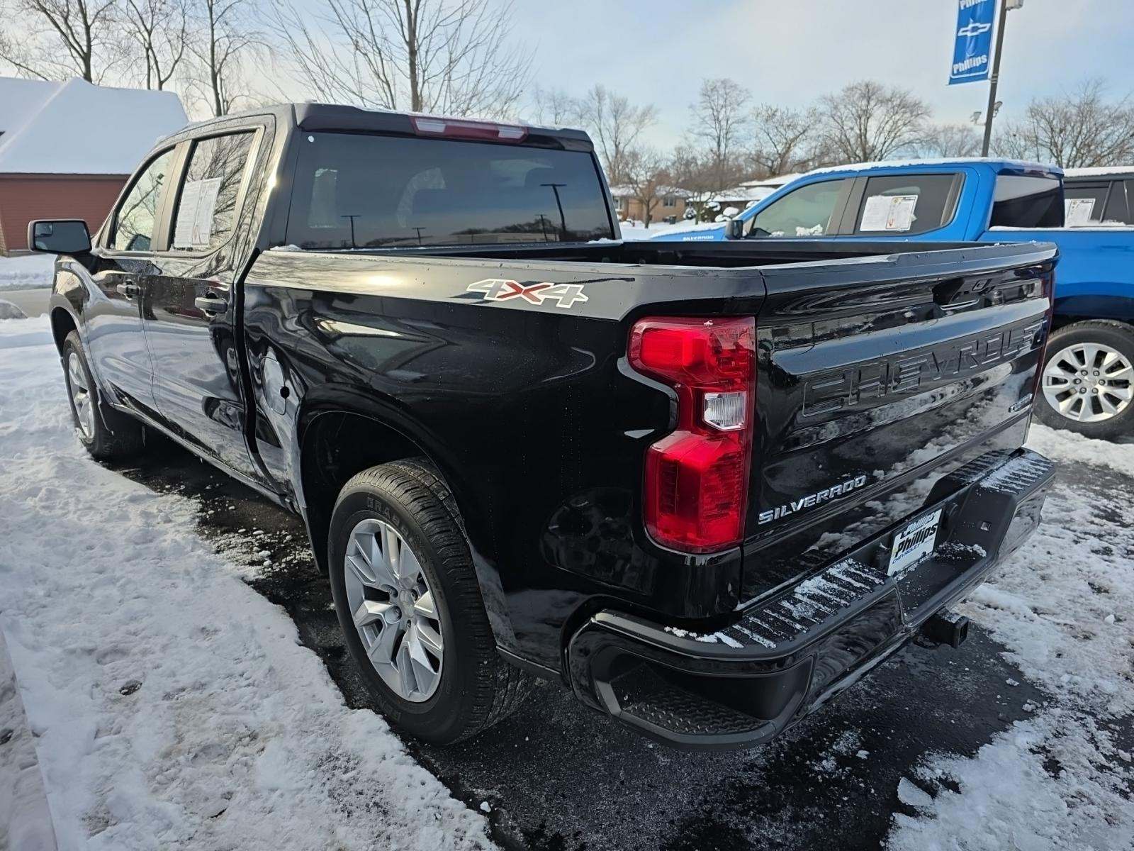 2022 Chevrolet Silverado 1500 Custom AWD