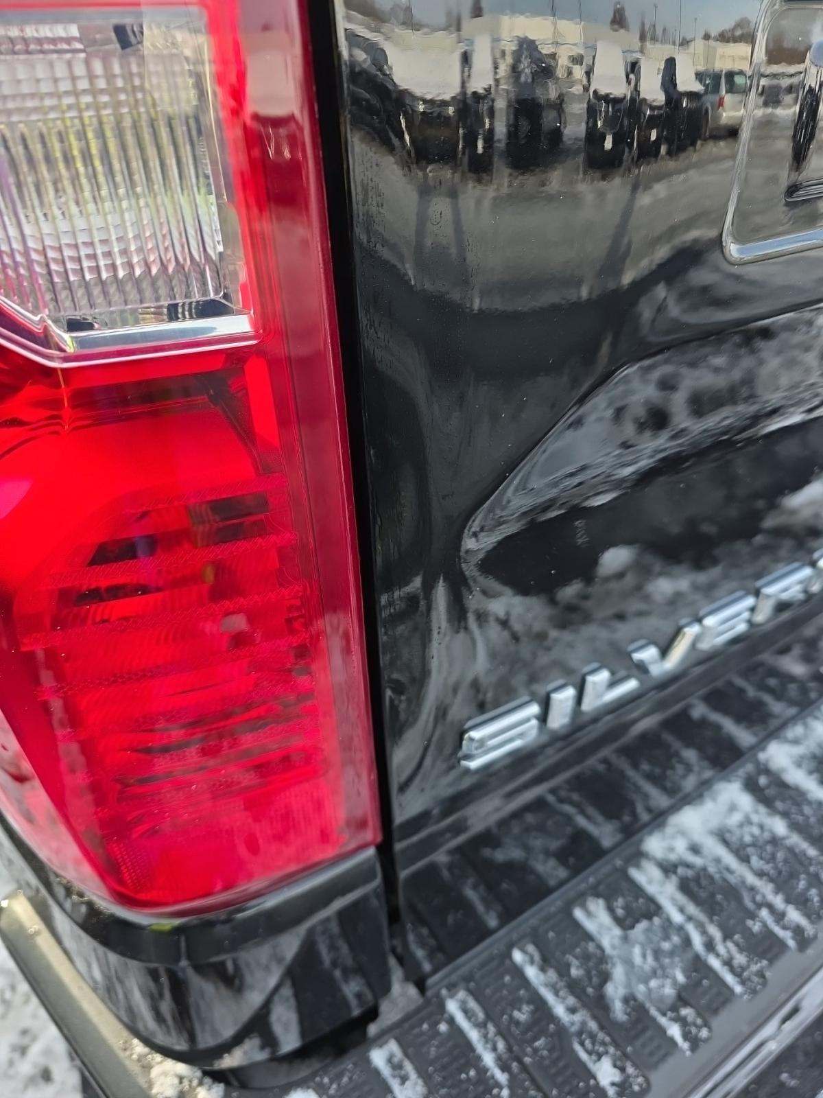 2022 Chevrolet Silverado 1500 Custom AWD