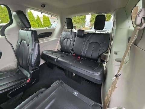 2022 Chrysler Pacifica Touring L AWD