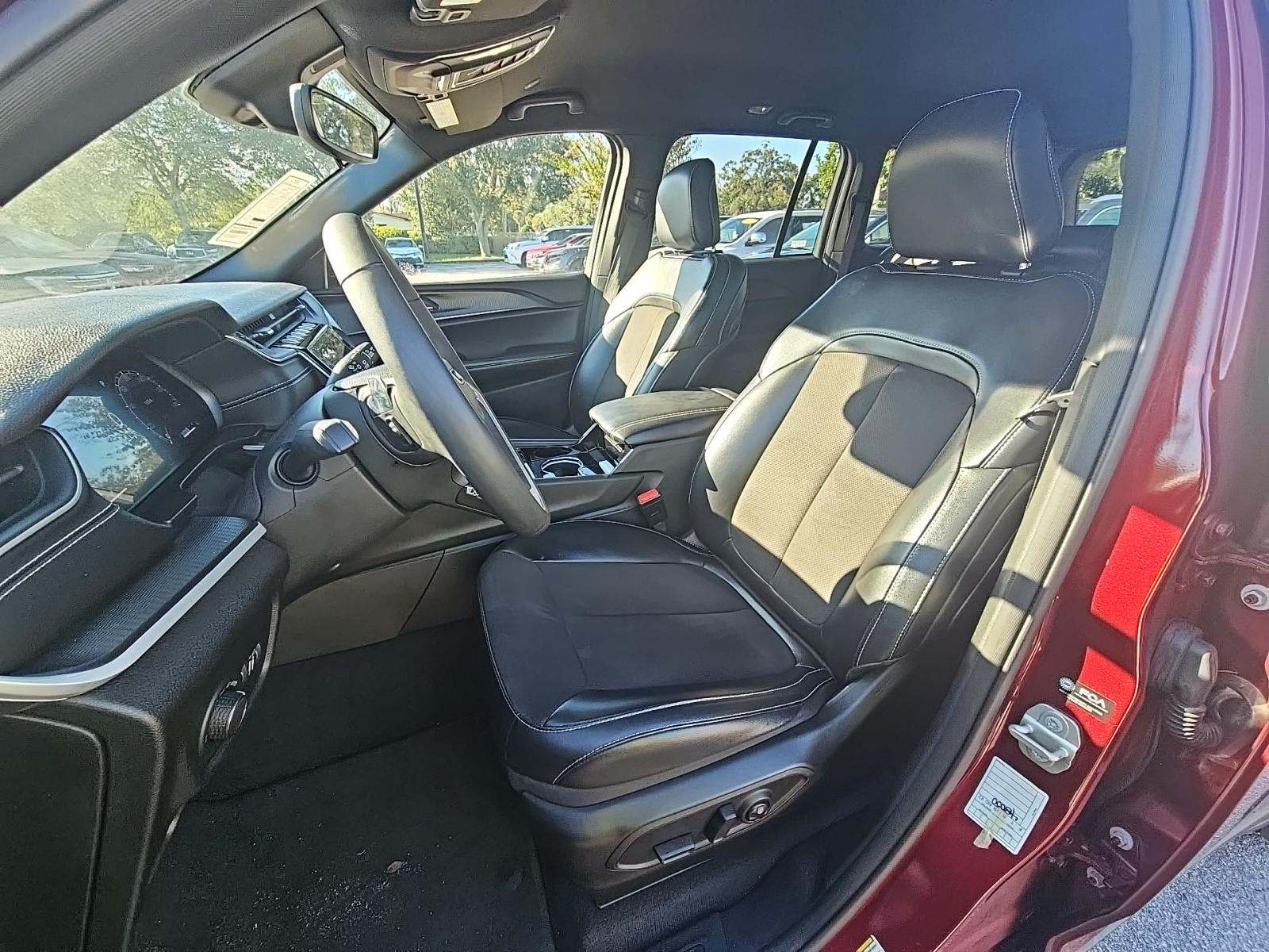 2023 Jeep Grand Cherokee Altitude AWD