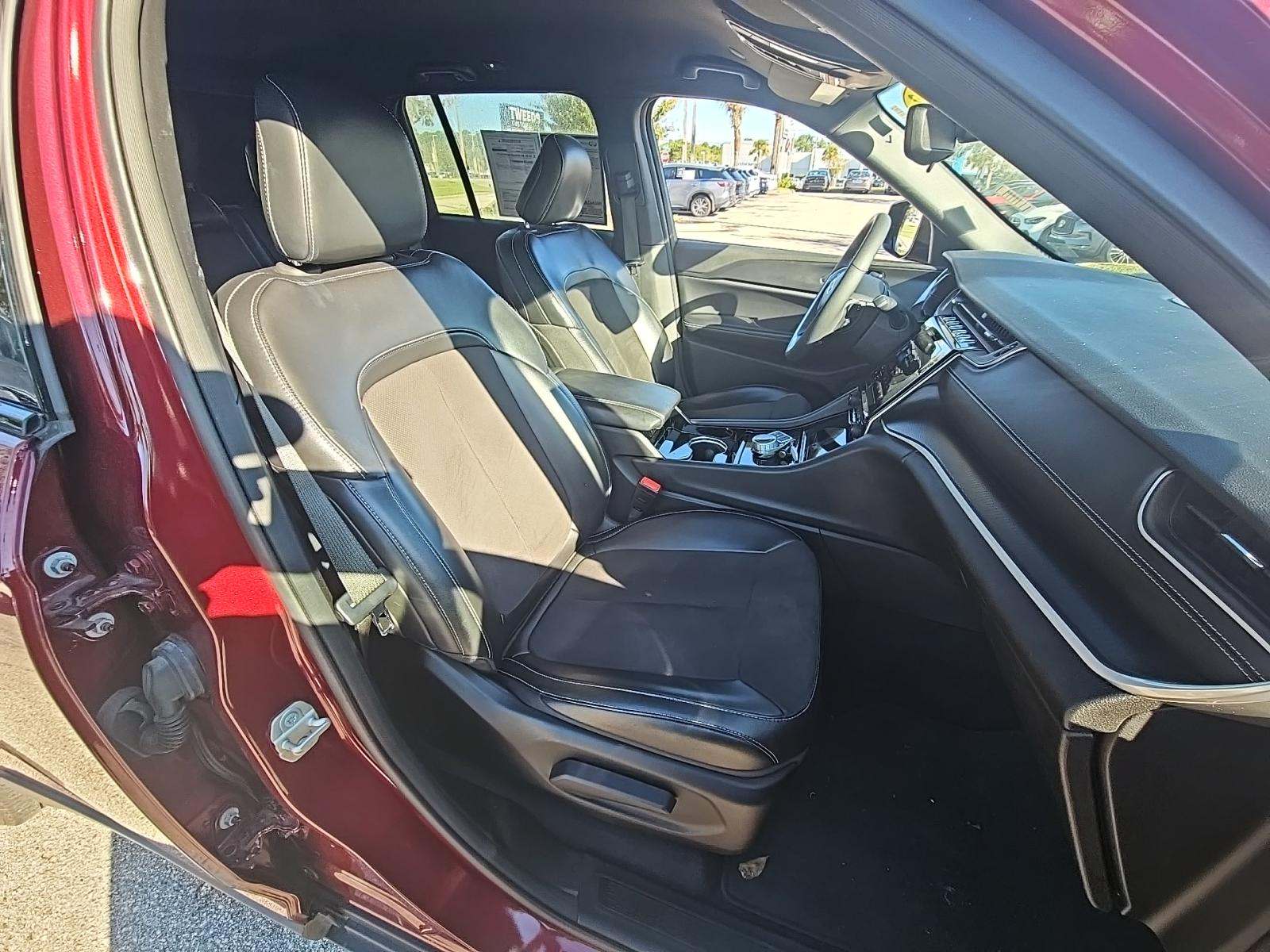 2023 Jeep Grand Cherokee Altitude AWD