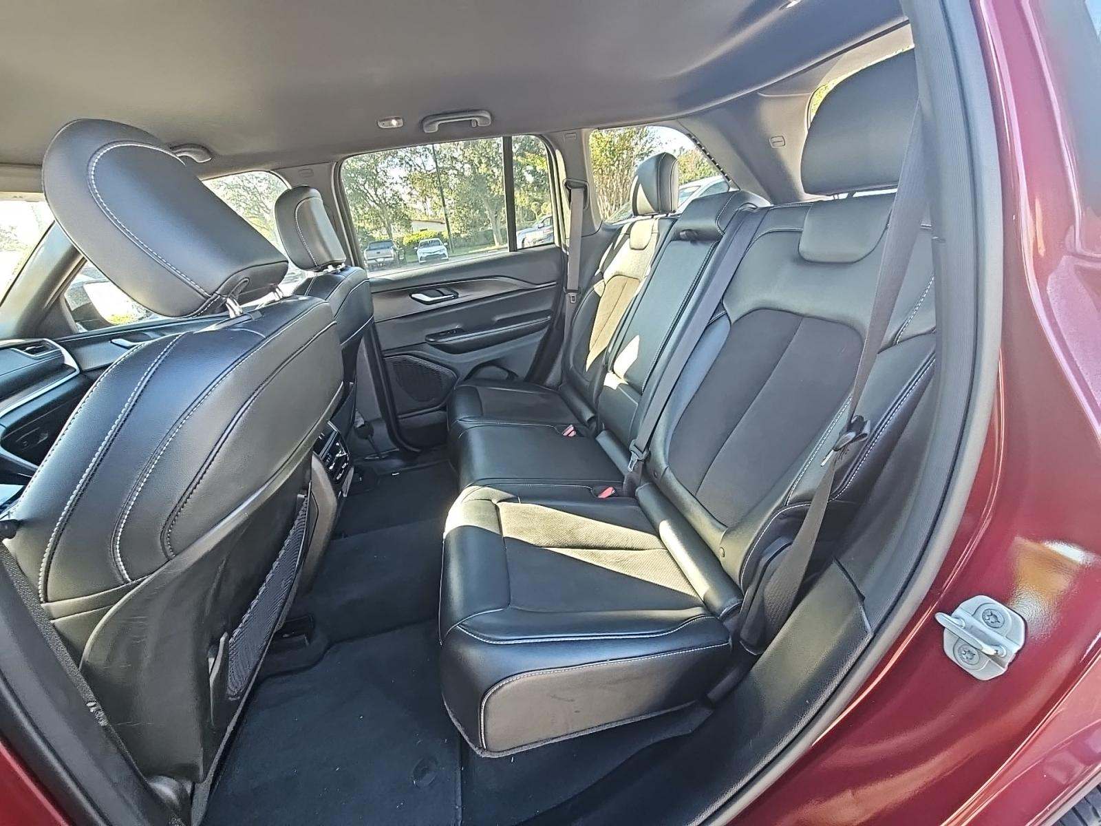 2023 Jeep Grand Cherokee Altitude AWD