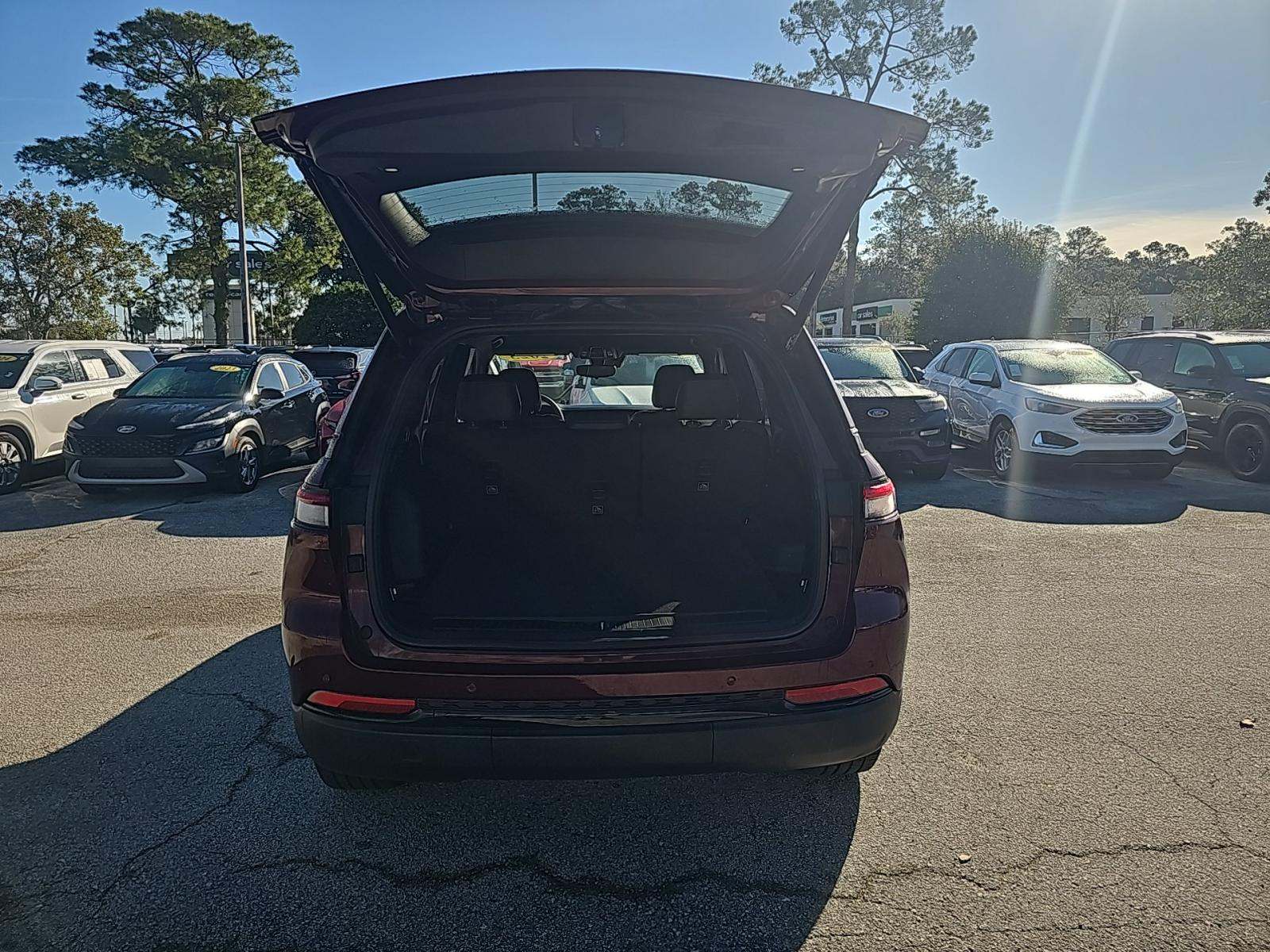 2023 Jeep Grand Cherokee Altitude AWD