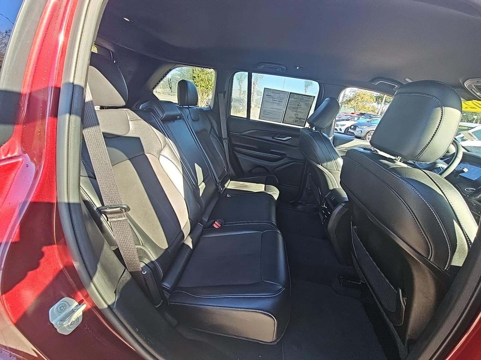 2023 Jeep Grand Cherokee Altitude AWD